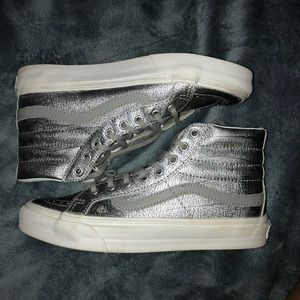 Silver Metallic Hi-Top sk8-er Vans !